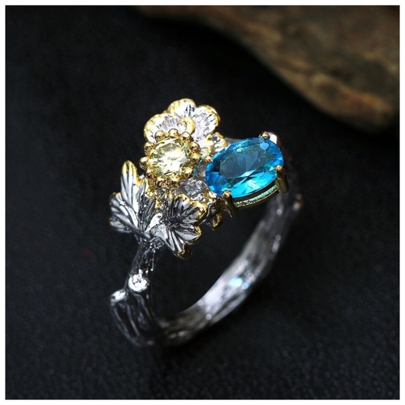 🎁 Swarovski Crystals & Zircon The Tari Twisted Vine Ring - Picture 4 of 5